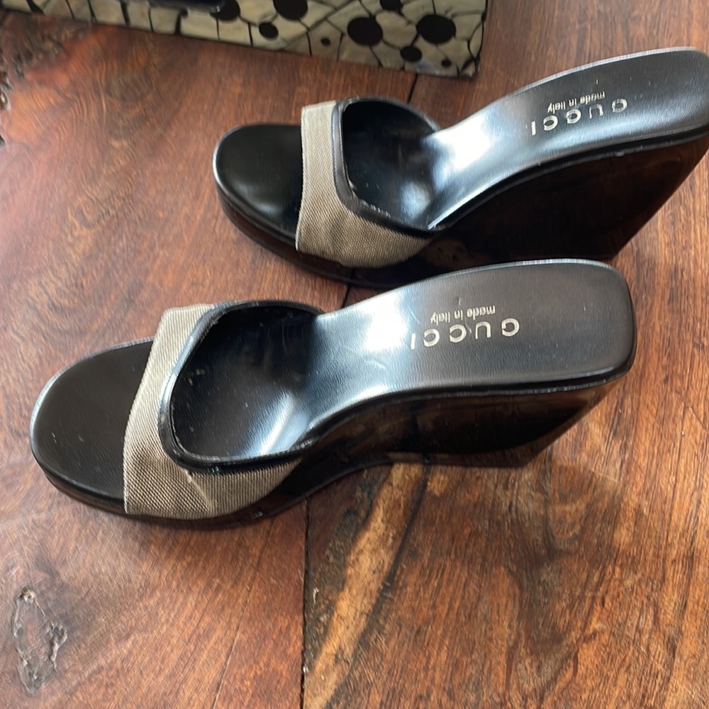 Gucci Slide- Must Have Go-To Everything Gucci!